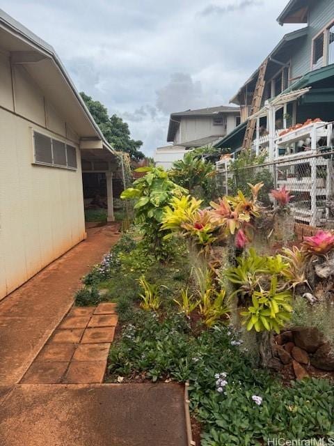94-440 Kiau Pl, Waipahu, HI 96797 - view of yard featuring fence