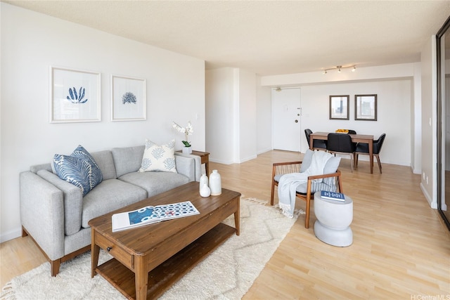 3138 Waialae Ave Unit 918, Honolulu, HI 96816 - living area featuring light wood-style floors
