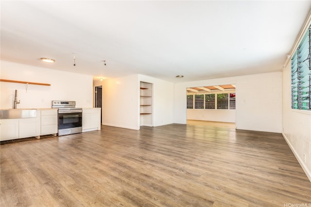 1182 Lauloa St, Kailua, HI 96734 - unfurnished living room featuring light wood-style floors and a sink