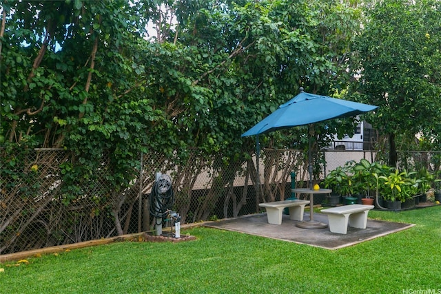 2525 Date St Unit 501, Honolulu, HI 96826 - view of yard with fence