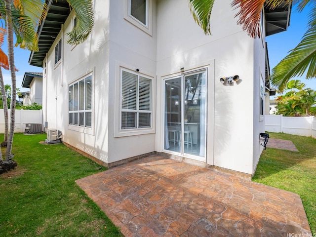 91-1075 Lanakoi St, Kapolei, HI 96707 - entrance to property with stucco siding and a patio area