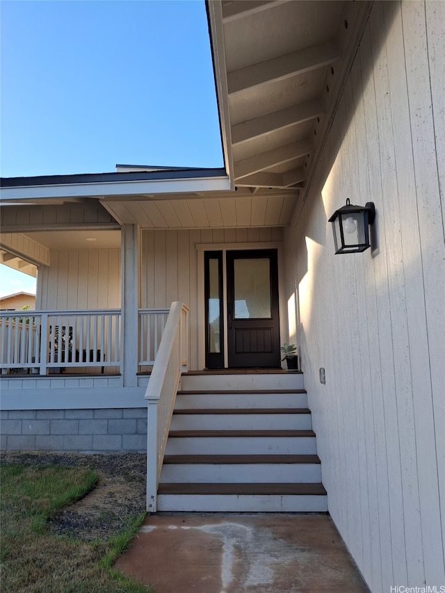 entrance to property featuring a porch