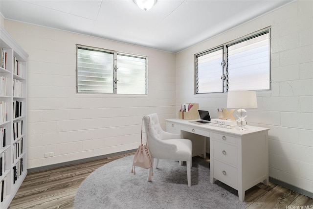 1727 Ema Pl, Honolulu, HI 96819 - home office with wood finished floors