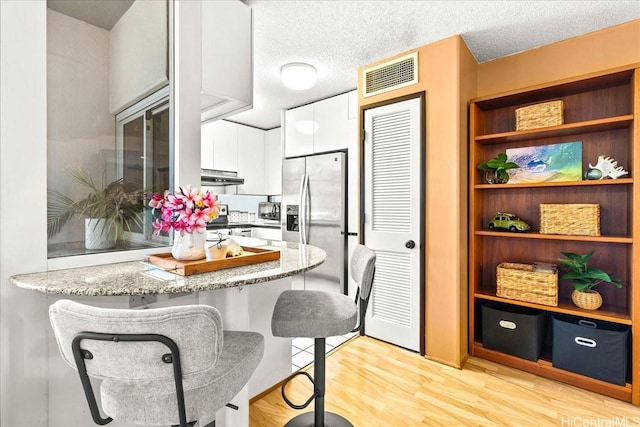 1212 Nuuanu Ave Unit 1306, Honolulu, HI 96817 - dining area featuring light wood finished floors