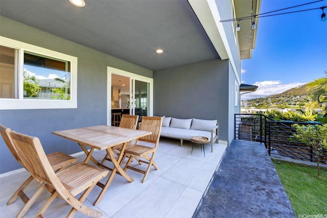 balcony featuring outdoor dining area and an outdoor hangout area