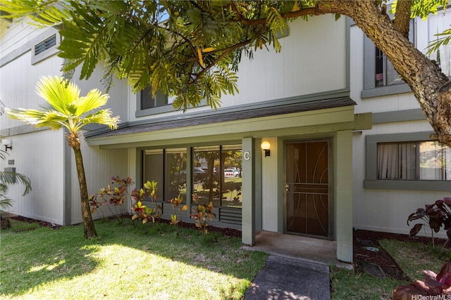 98-1724 Kaahumanu St Unit 16C, Pearl City, HI 96782 - entrance to property featuring a lawn