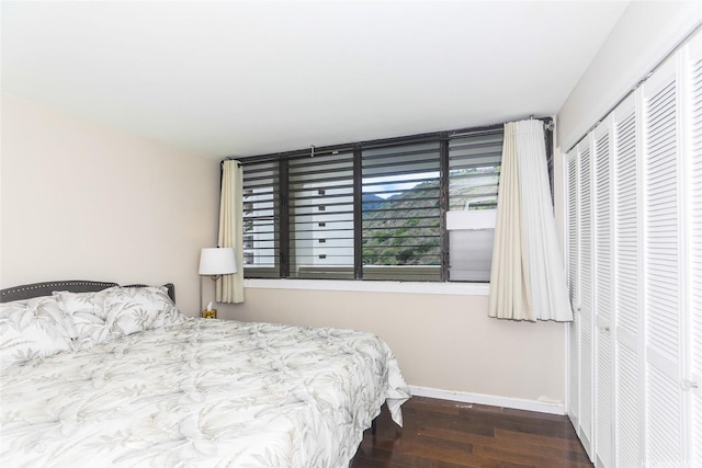 6770 Hawaii Kai Dr Unit 905, Honolulu, HI 96825 - bedroom featuring wood finished floors, baseboards, and a closet