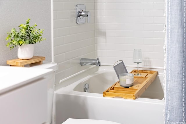91-3525 Kauluakoko St Unit 2014, Ewa Beach, HI 96706 - full bath with a tub, a shower with shower curtain, and a textured wall