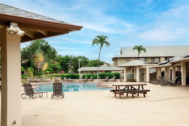 91-568 Puamaeole St Unit 50T, Ewa Beach, HI 96706 - community pool with a patio area