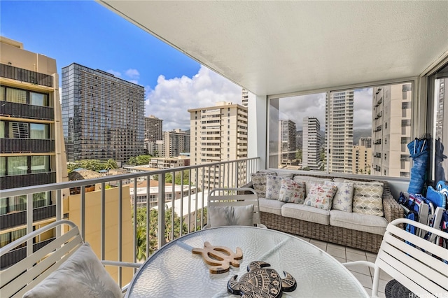 balcony featuring an outdoor hangout area and a city view
