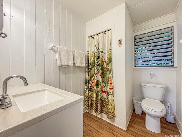 59-75 Hoalua St, Haleiwa, HI 96712 - full bath featuring wood finished floors, toilet, vanity, and a shower with curtain