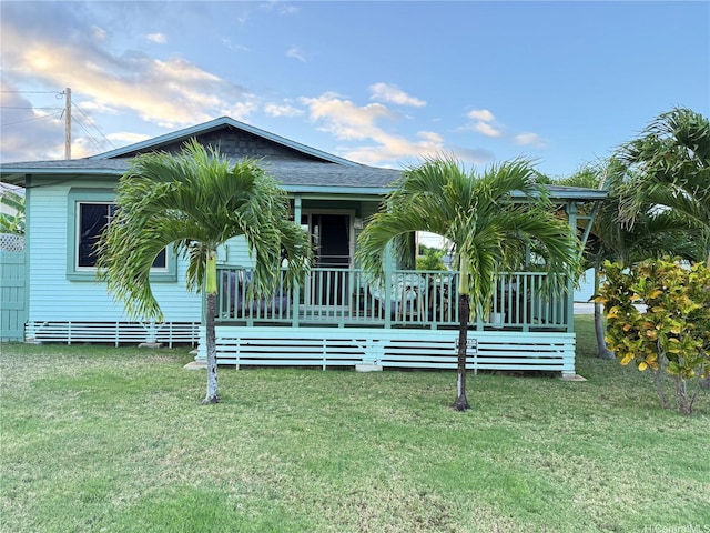 view of front of house featuring a porch and a front yard