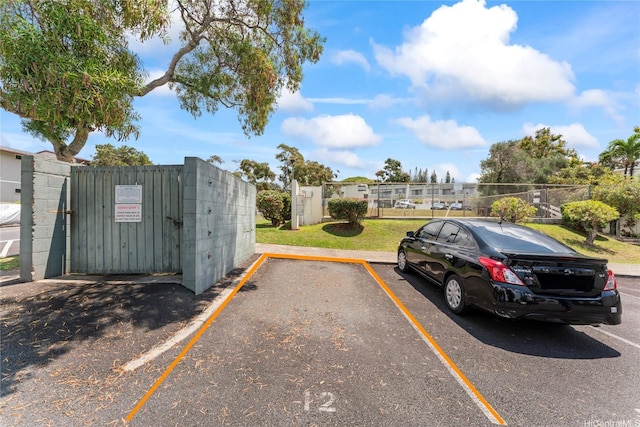 98-685 Kaonohi St Unit E, Aiea, HI 96701 - uncovered parking lot with a gate