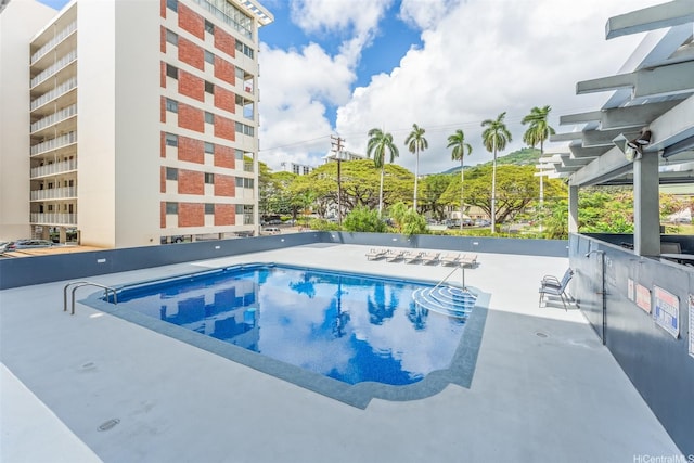 1615 Wilder Ave Unit 604, Honolulu, HI 96822 - community pool with a patio area
