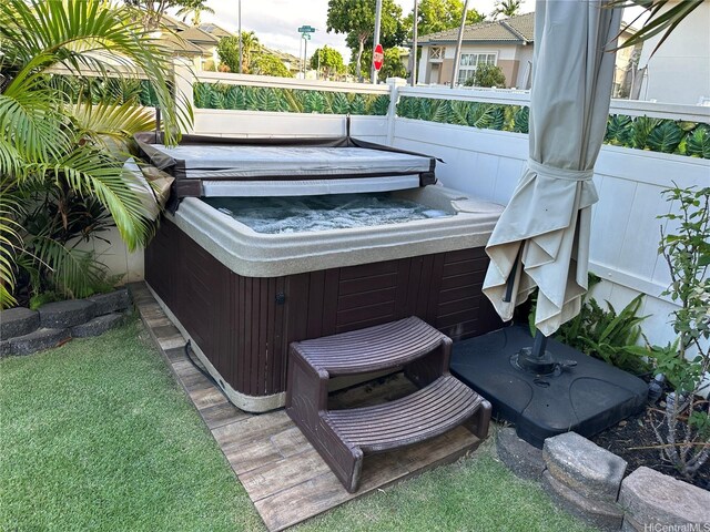 91-1005 Maulihiwa St, Kapolei, HI 96707 - view of patio / terrace with a hot tub