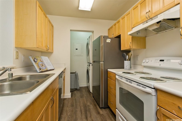 95-802 Wikao St Unit R106, Mililani, HI 96789 - kitchen with appliances with stainless steel finishes, under cabinet range hood, estacked washer and dryer, dark wood finished floors, and light countertops