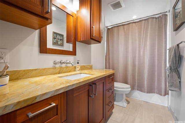 75 Poipu Dr, Honolulu, HI 96825 - bathroom with recessed lighting, visible vents, toilet, vanity, and shower / bath combo