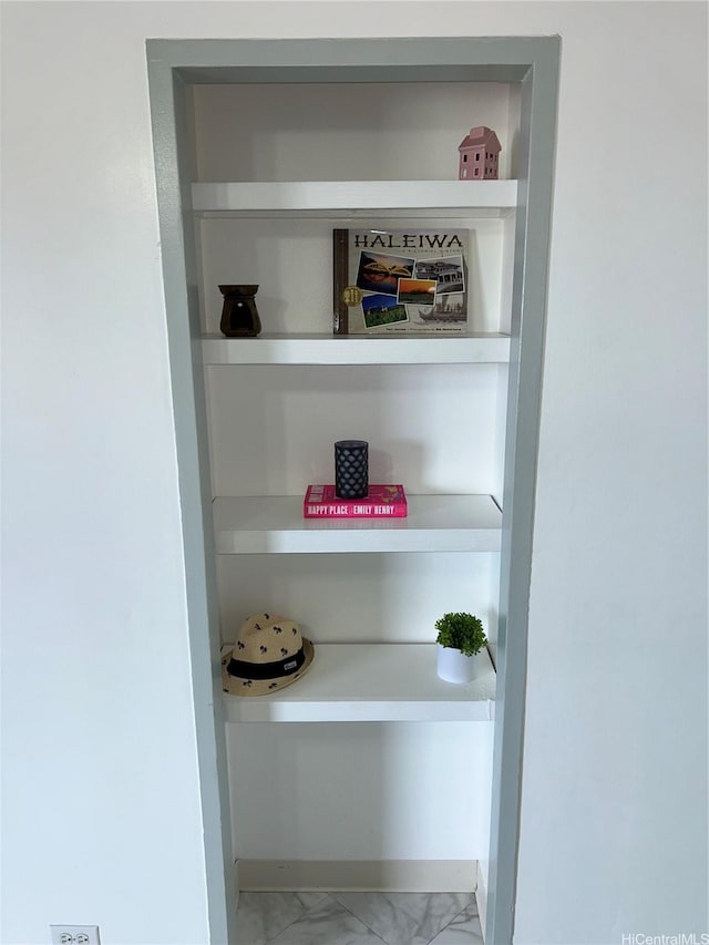 837 Kapahulu Ave Unit 302, Honolulu, HI 96816 - detailed view of baseboards