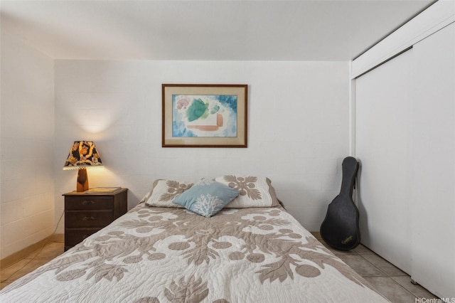 bedroom with a closet and light tile patterned floors