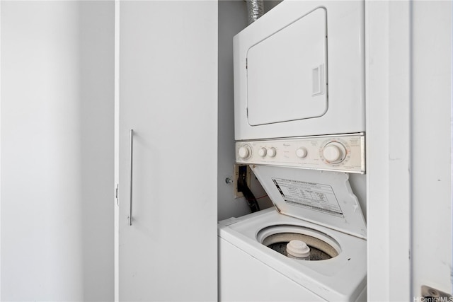 322 Aoloa St Unit 907, Kailua, HI 96734 - washroom with stacked washer and clothes dryer and laundry area