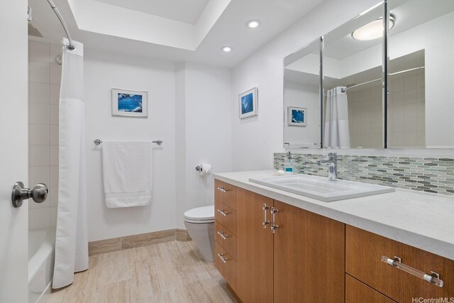 425 S St Unit 2004, Honolulu, HI 96813 - bathroom featuring vanity, baseboards, toilet, recessed lighting, and shower / bath combo with shower curtain