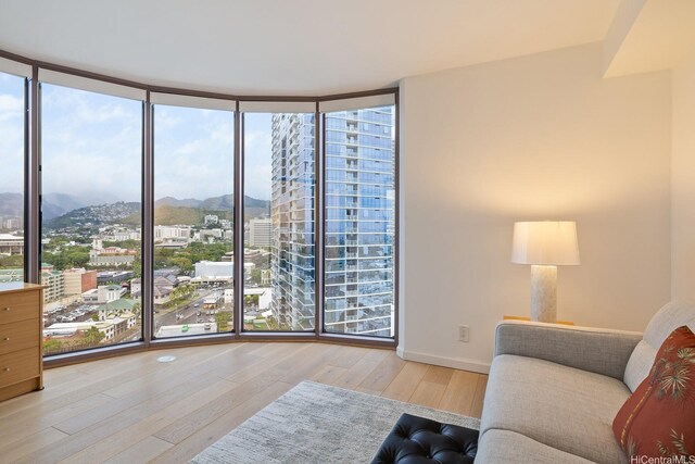 425 S St Unit 2004, Honolulu, HI 96813 - living area with expansive windows, a view of city, hardwood / wood-style floors, a mountain view, and baseboards