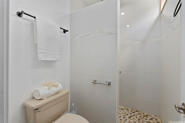 46-058 Aliikane Pl Unit 2123, Kaneohe, HI 96744 - bathroom featuring a walk in shower and toilet