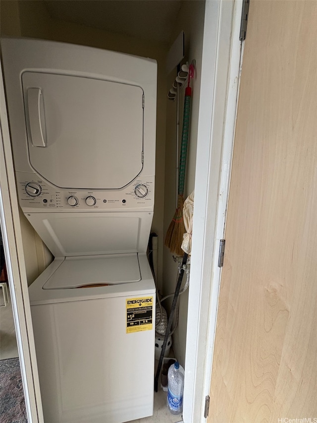 2140 Kuhio Ave Unit 911, Honolulu, HI 96815 - laundry area with laundry area and stacked washer / drying machine