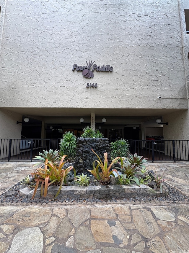 2140 Kuhio Ave Unit 911, Honolulu, HI 96815 - exterior space featuring stucco siding and fence