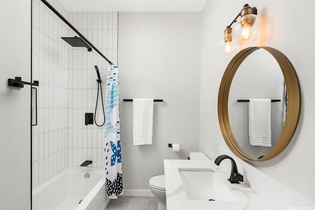 full bath featuring a sink, shower / bathtub combination with curtain, tile patterned floors, toilet, and baseboards