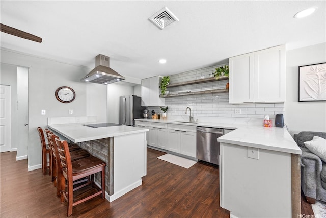 91-444 Pohakupuna Rd, Ewa Beach, HI 96706 - kitchen featuring a breakfast bar area, stainless steel appliances, a peninsula, and visible vents