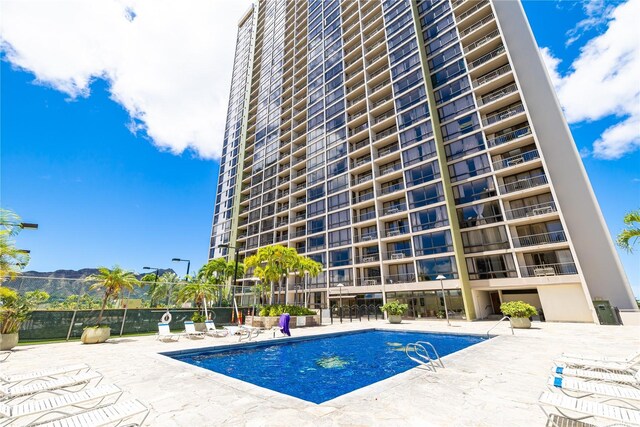 229 Paoakalani Ave Unit 1413, Honolulu, HI 96815 - pool with a patio and fence