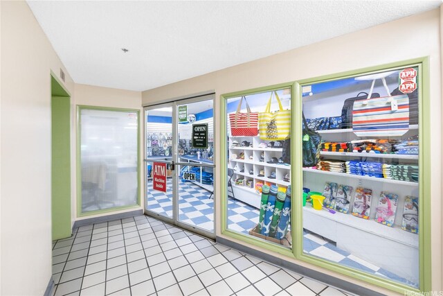 229 Paoakalani Ave Unit 1413, Honolulu, HI 96815 - interior space featuring visible vents