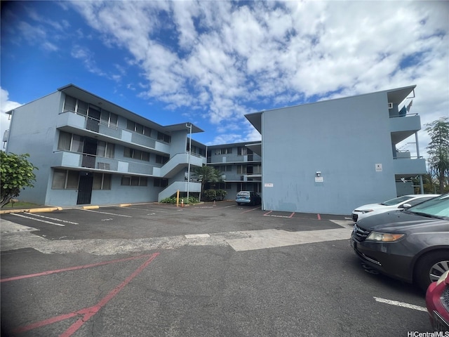 1103 Kokea St Unit K303, Honolulu, HI 96817 - view of property with uncovered parking