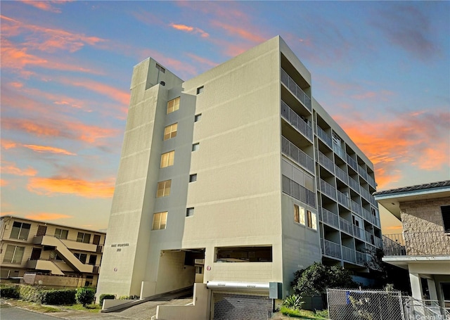 2122 Lime St Unit 604, Honolulu, HI 96826 - view of property at dusk
