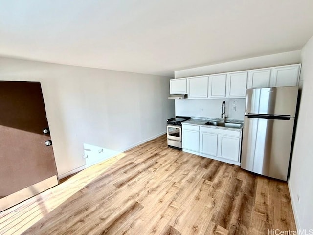 2122 Lime St Unit 604, Honolulu, HI 96826 - kitchen featuring appliances with stainless steel finishes, a sink, light wood finished floors, under cabinet range hood, and white cabinets