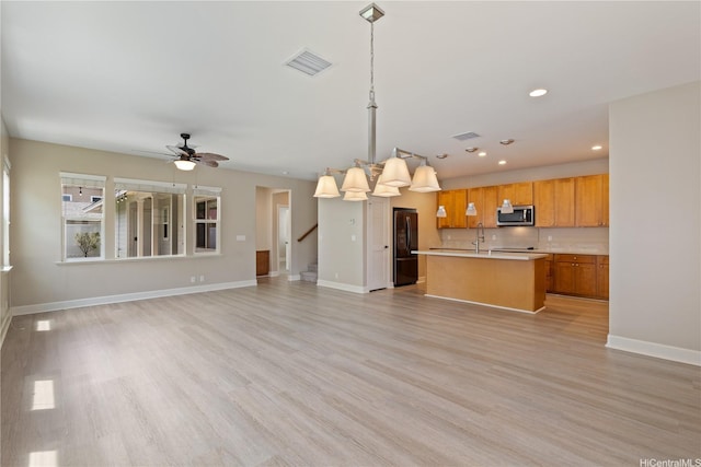 unfurnished living room featuring visible vents, recessed lighting, light wood finished floors, and baseboards