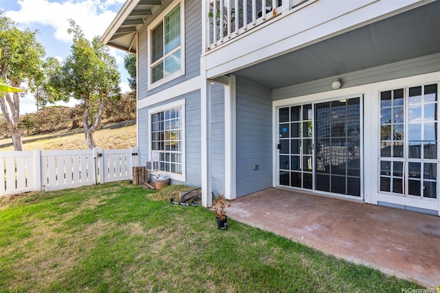 92-905 Hame Pl Unit 19-101, Kapolei, HI 96707 - view of yard featuring a balcony, a patio area, and a gate