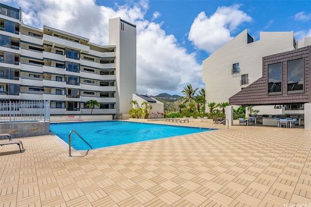 500 Lunalilo Home Rd Unit 25B, Honolulu, HI 96825 - pool with a patio and fence