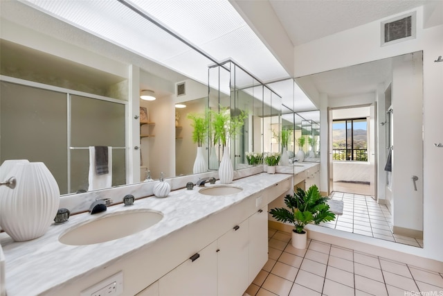 500 Lunalilo Home Rd Unit 25B, Honolulu, HI 96825 - full bath featuring visible vents, a shower stall, and a sink