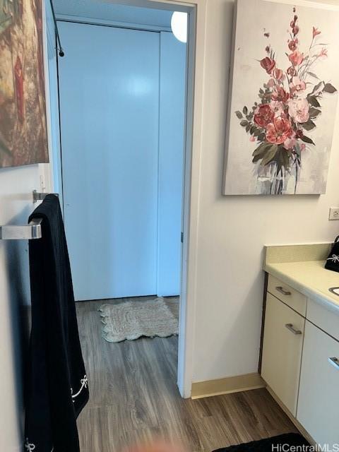 1620 Keeaumoku St Unit 404, Honolulu, HI 96822 - bathroom with vanity, wood finished floors, and baseboards