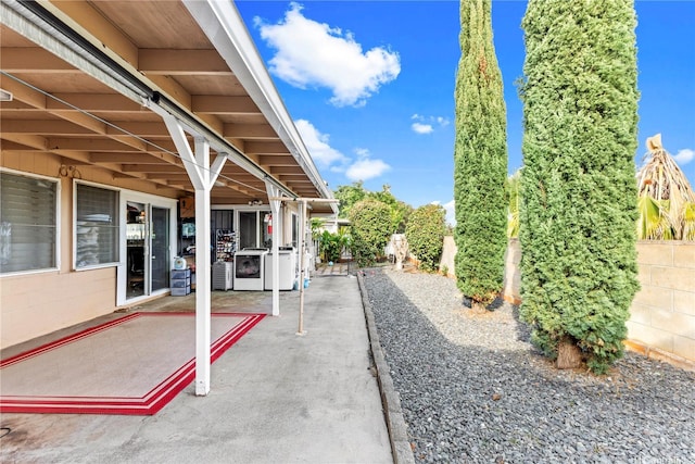 view of patio / terrace with separate washer and dryer