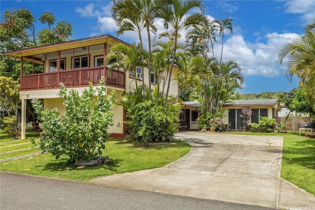 363 Ilimalia Loop, Kailua, HI 96734 - view of front of house featuring concrete driveway and a front lawn
