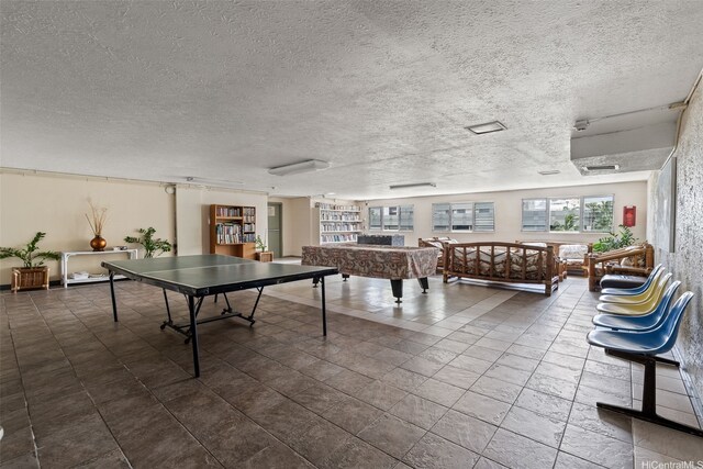 2211 Ala Wai Blvd Unit 2015, Honolulu, HI 96815 - recreation room featuring a textured ceiling and visible vents