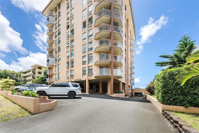 1031 Maunaihi Pl Unit 802, Honolulu, HI 96822 - view of apartment building / complex featuring uncovered parking