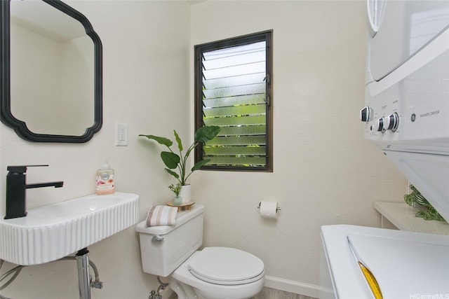 98-376 Kaonohi St Unit 3, Aiea, HI 96701 - bathroom with stacked washer and dryer, toilet, and baseboards