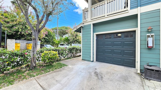 92-1145 Panana St Unit 1608, Kapolei, HI 96707 - garage featuring driveway