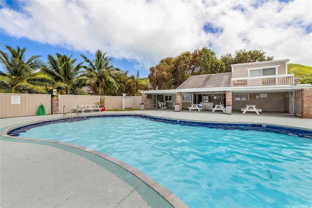 44-1303 Kou Pl Unit 1103, Kaneohe, HI 96744 - community pool with fence and a patio area