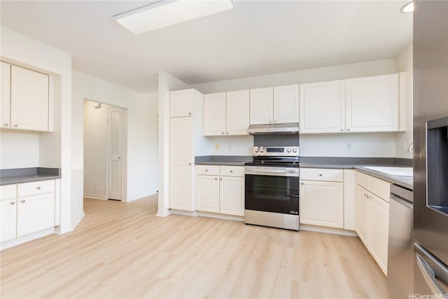 95-1090 Puneki St, Mililani, HI 96789 - kitchen with appliances with stainless steel finishes, under cabinet range hood, a sink, light wood finished floors, and dark countertops