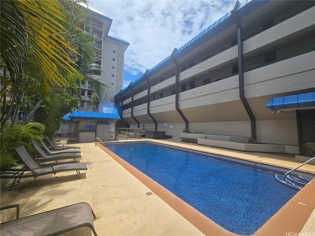 1535 Pensacola St Unit 36, Honolulu, HI 96822 - community pool featuring a patio